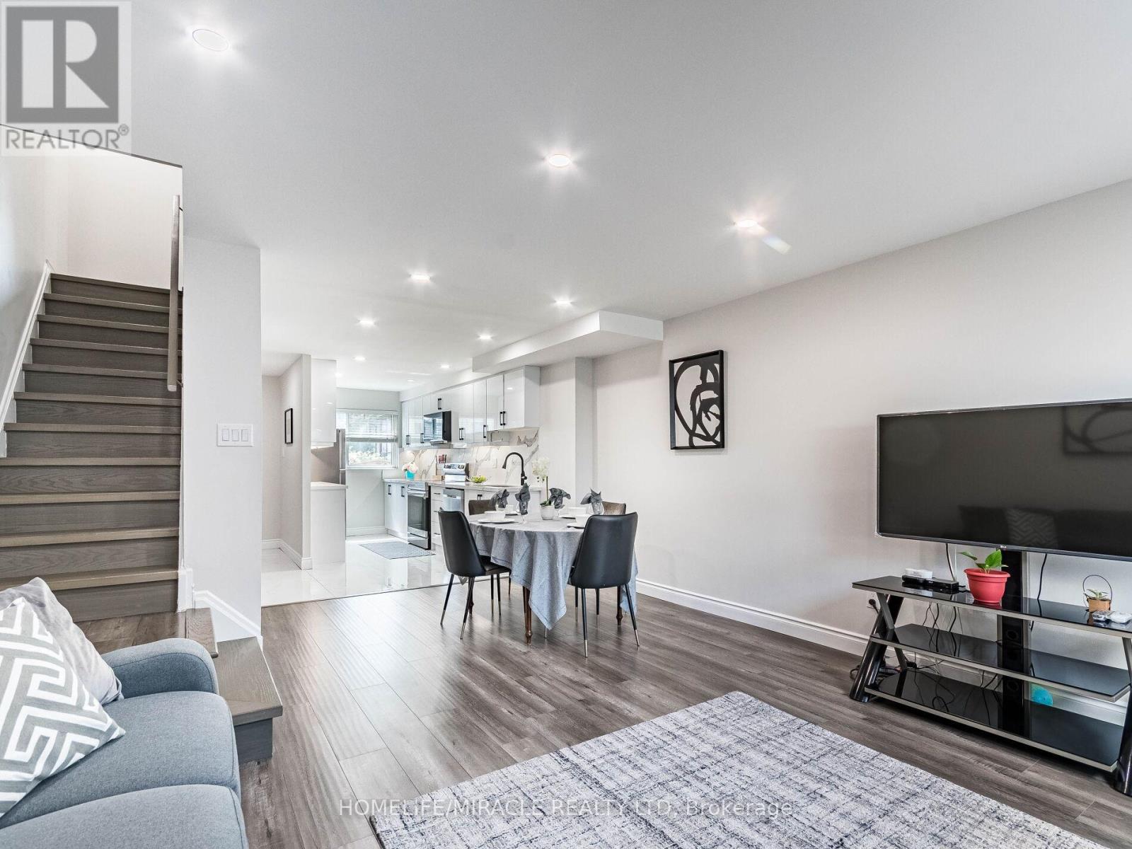 124 - 180 Mississauga Valley Boulevard Property Photo 1