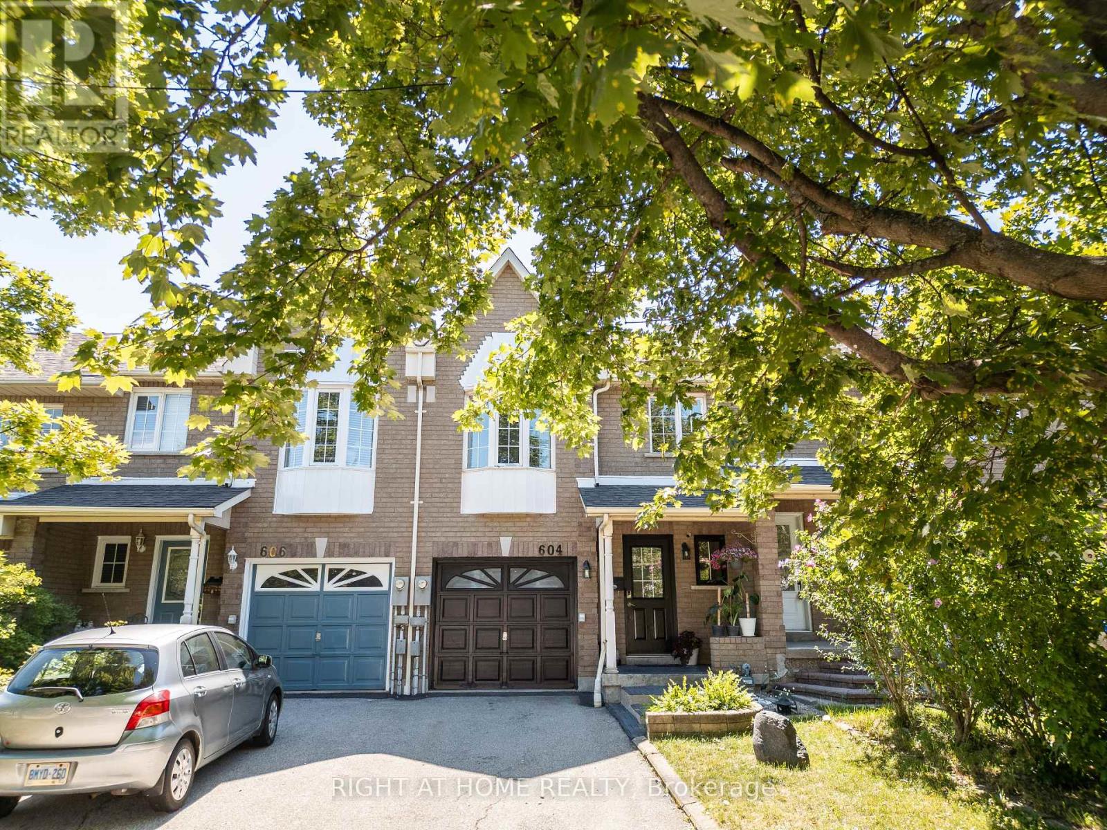 604 Lumberton Crescent Property Photo 1