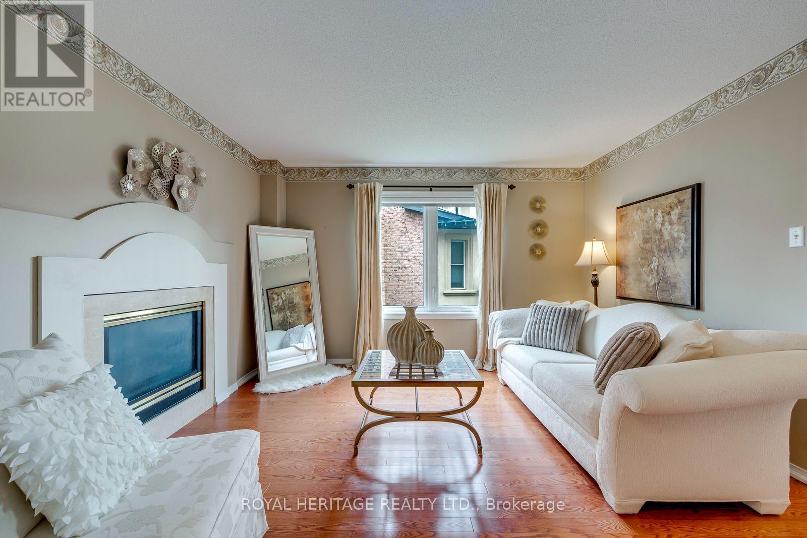1451 Ravensmoor Crescent Property Photo 8