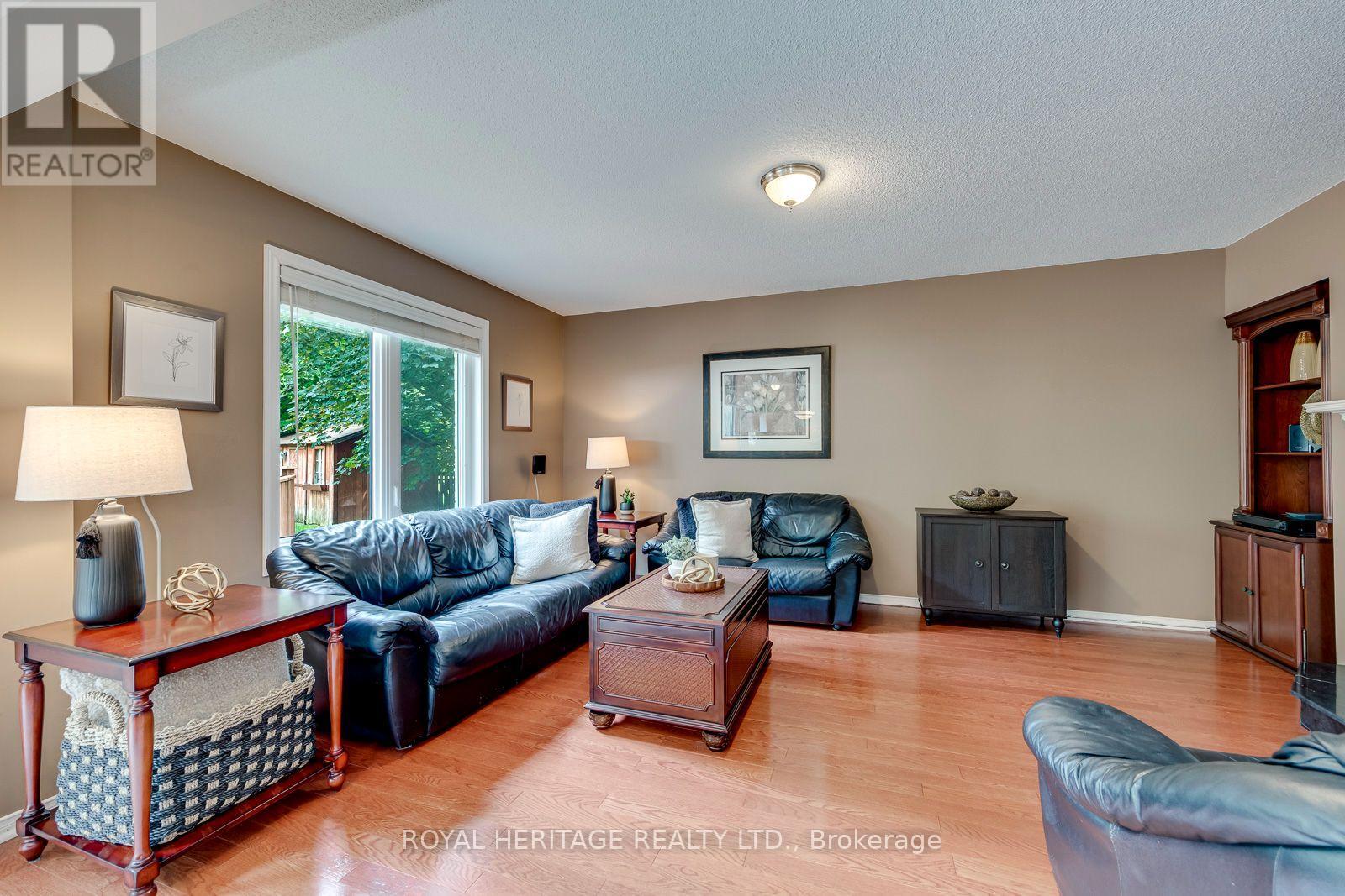 1451 Ravensmoor Crescent Property Photo 13