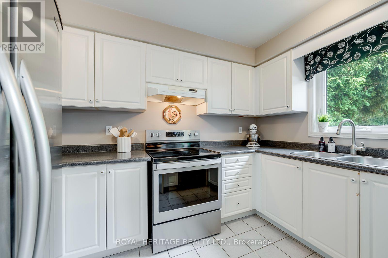 1451 Ravensmoor Crescent Property Photo 15