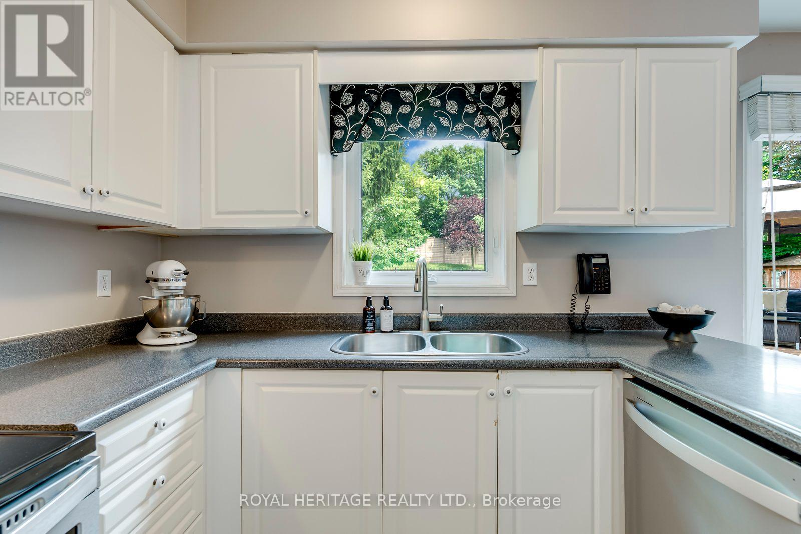 1451 Ravensmoor Crescent Property Photo 16