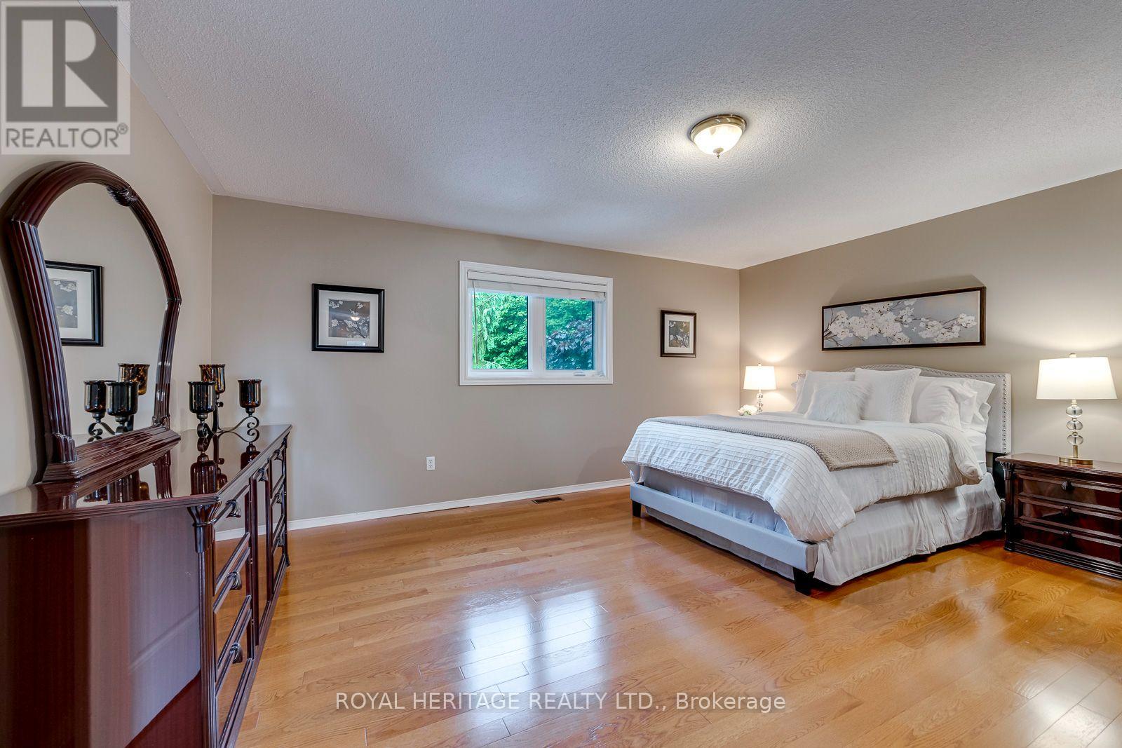 1451 Ravensmoor Crescent Property Photo 24