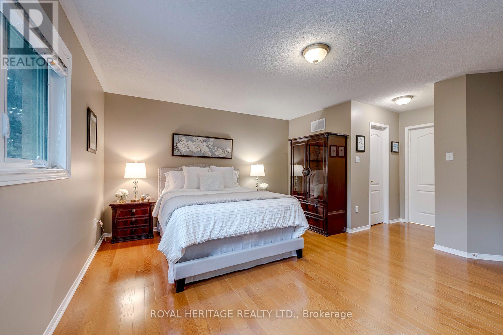 1451 Ravensmoor Crescent Property Photo 25