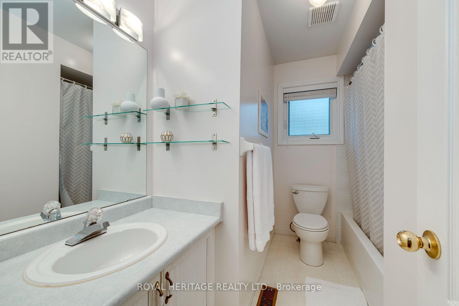 1451 Ravensmoor Crescent Property Photo 31