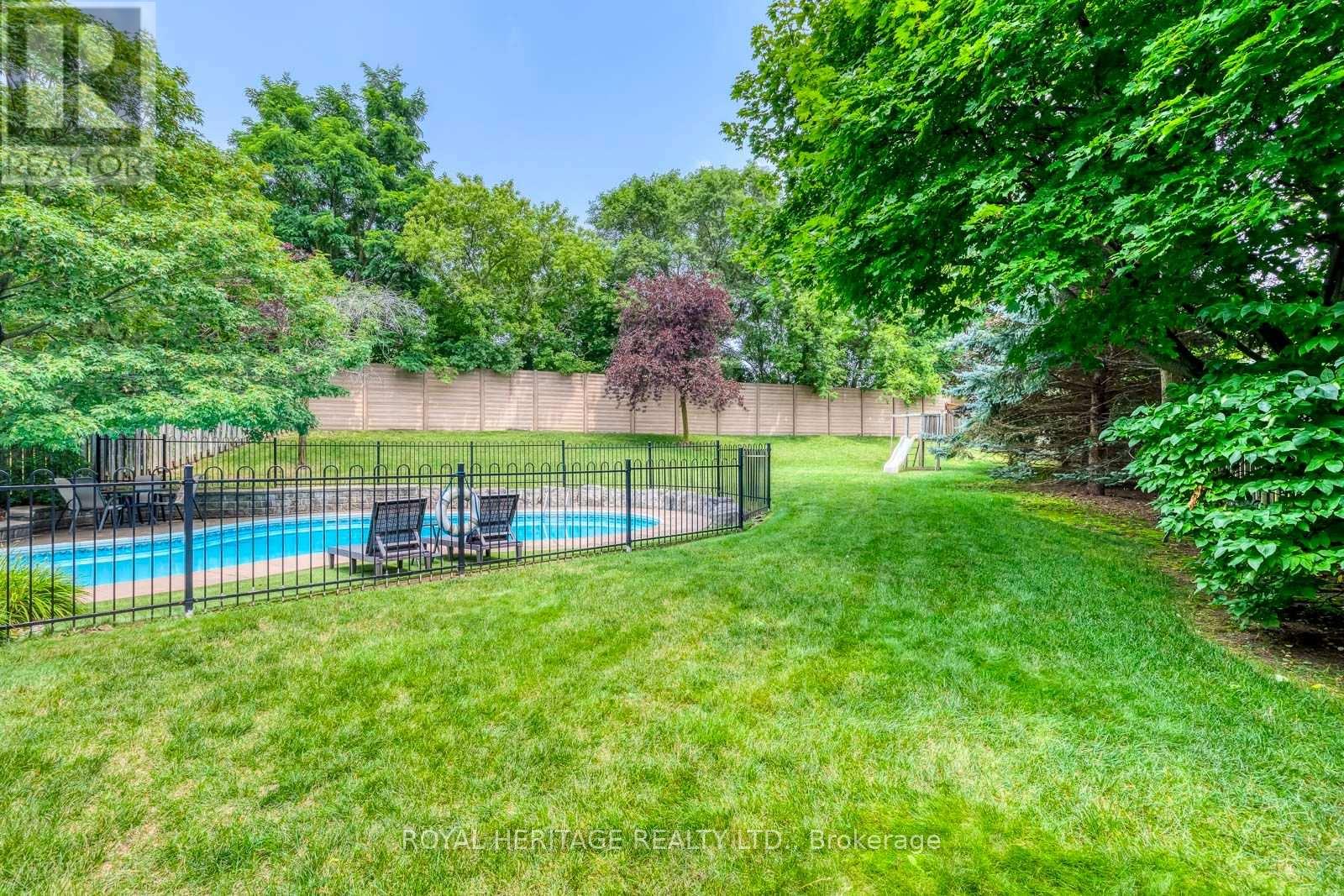 1451 Ravensmoor Crescent Property Photo 44