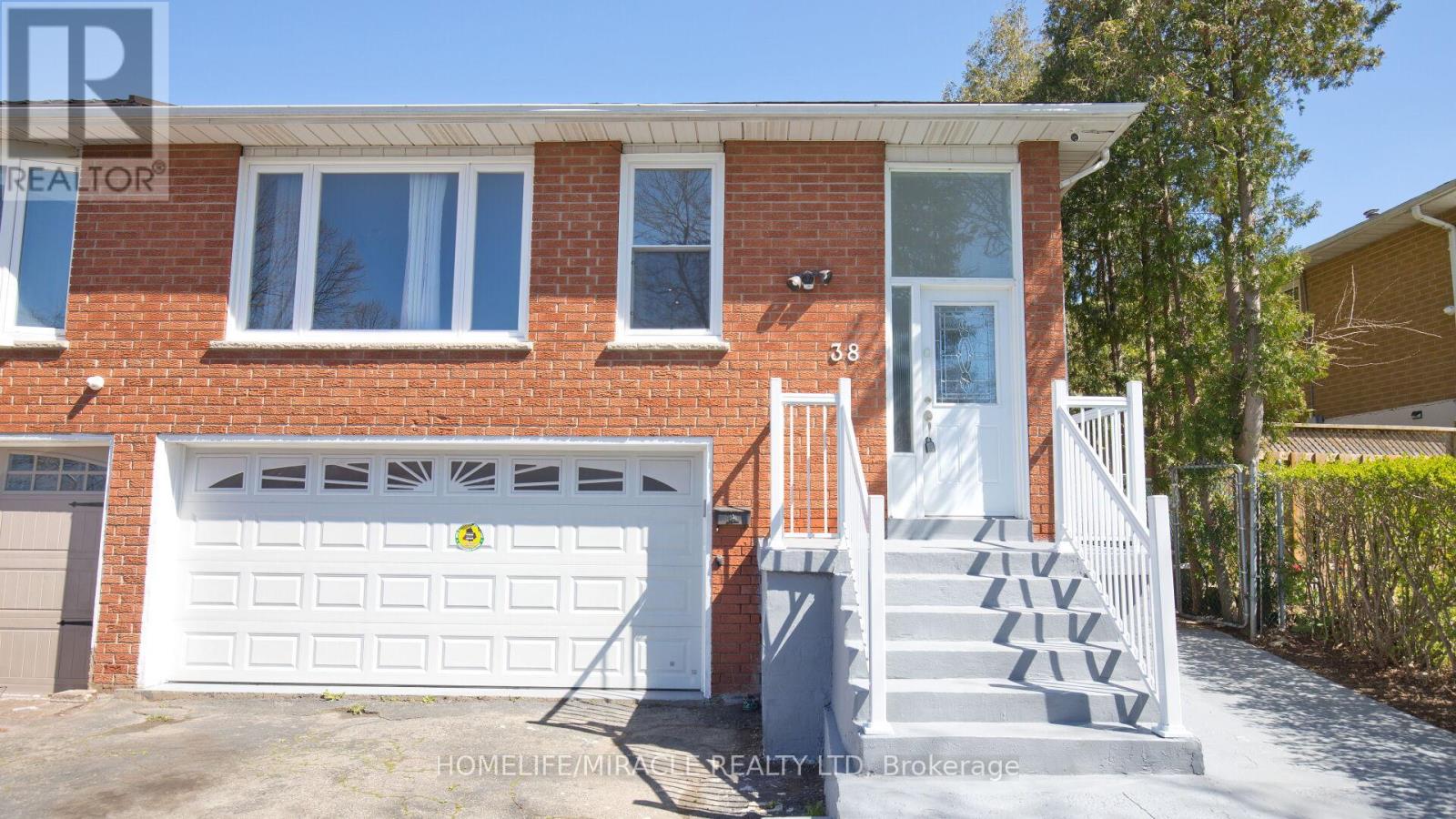 38 MEDICI PLACE Property Photo 1