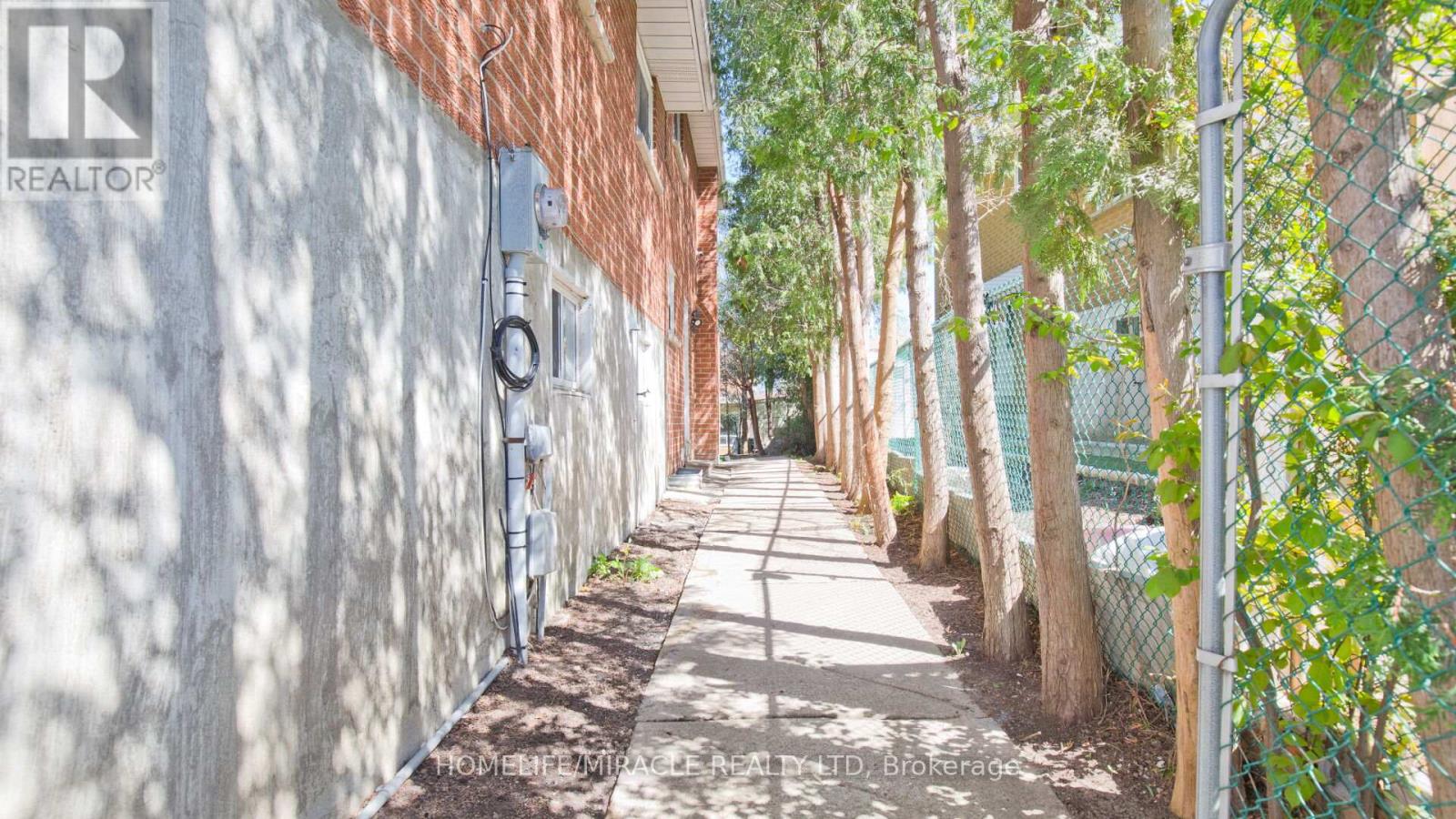 38 Medici Place Property Photo 45