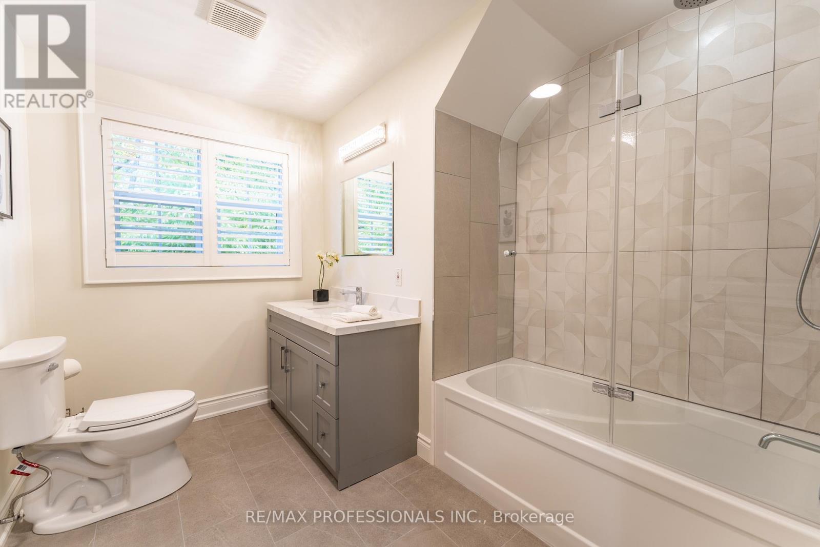 354 Country Club Crescent Property Photo 41
