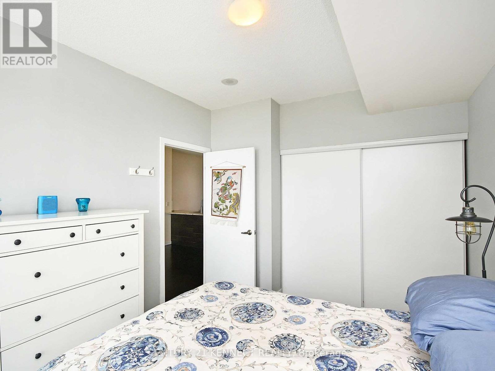 3910 - 4070 Confederation Parkway Property Photo 15