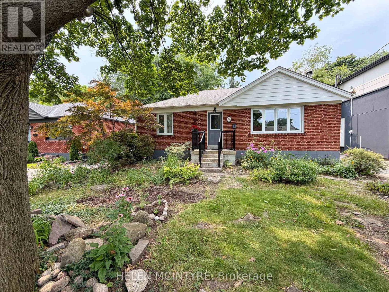 34 DUNNING CRESCENT