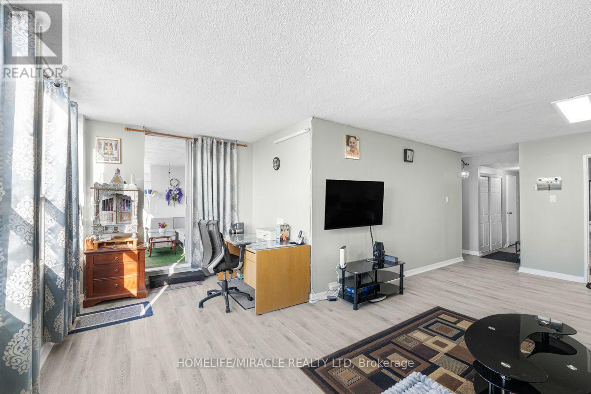 903 - 40 Panorama Court Property Photo 25