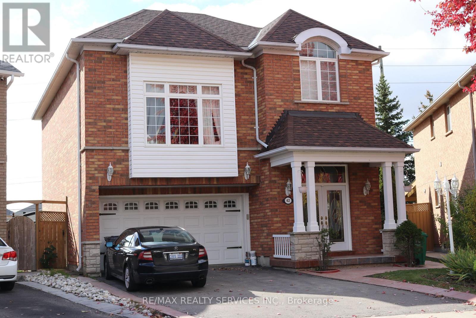 42 BRAMBIRCH CRESCENT Property Photo 1