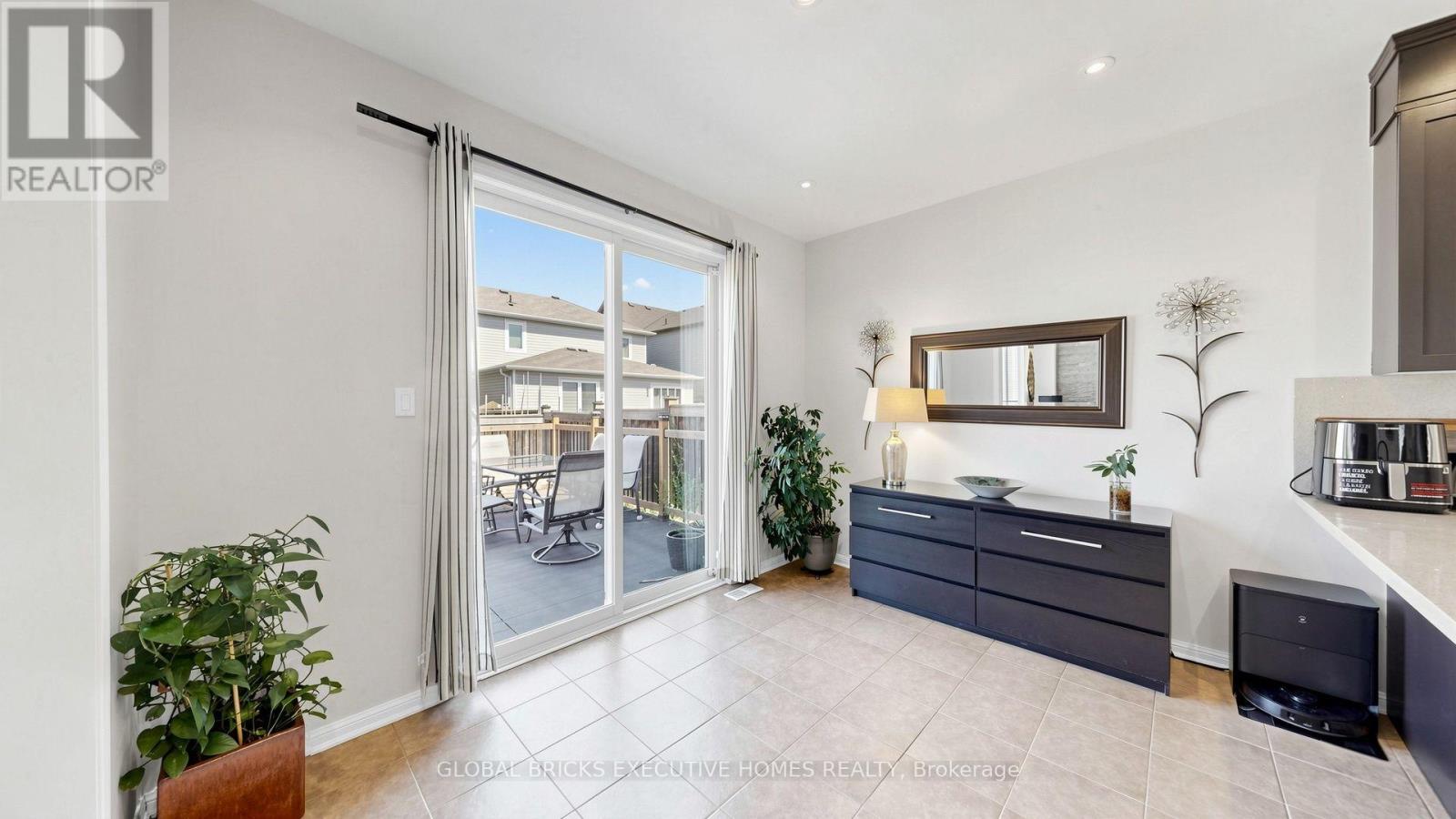 381 Gosford Crescent Property Photo 8