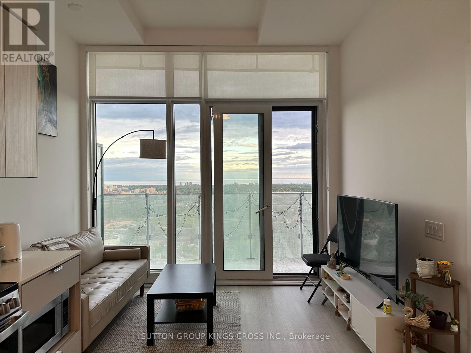 2504 - 3883 Quartz Road Property Photo 10