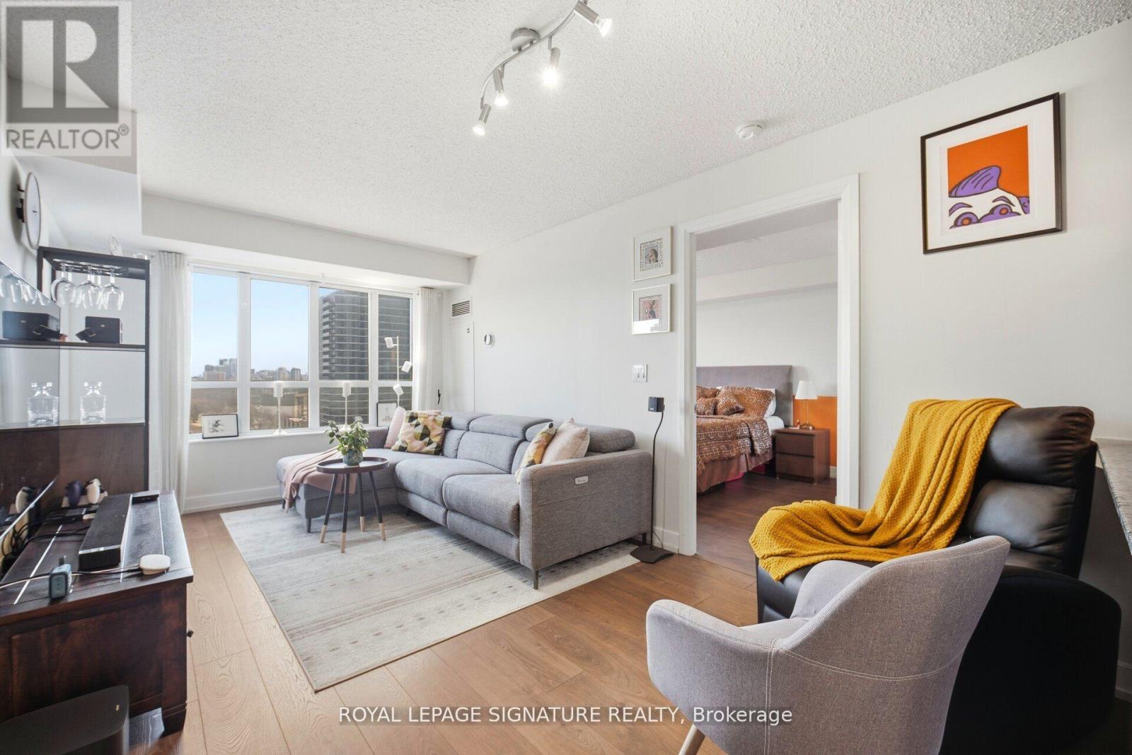 926 - 2 Eva Road E Property Photo 13