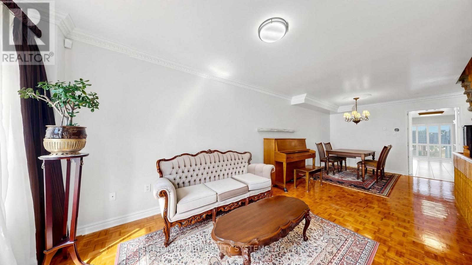 2138 Eglinton Avenue W Property Photo 5