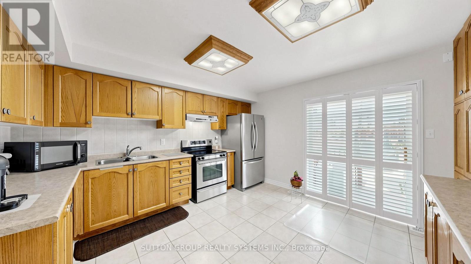 2138 Eglinton Avenue W Property Photo 7