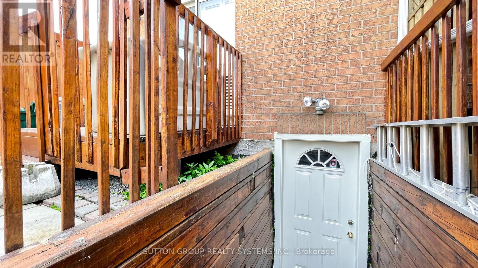 2138 Eglinton Avenue W Property Photo 25