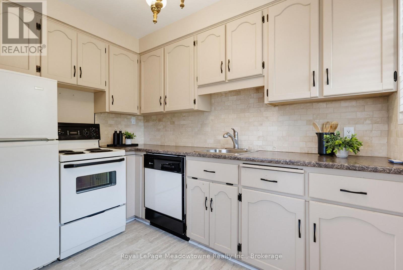 228 Bell Street Property Photo 10