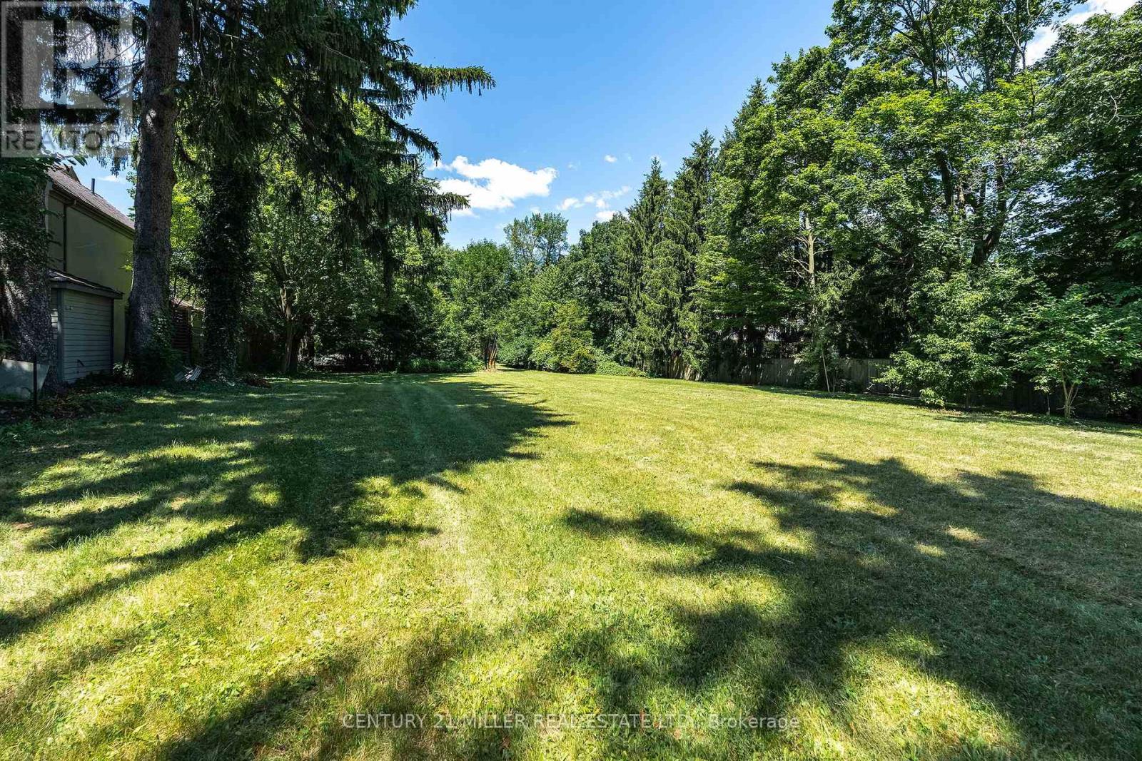 2288 Chancery Lane W Property Photo 11