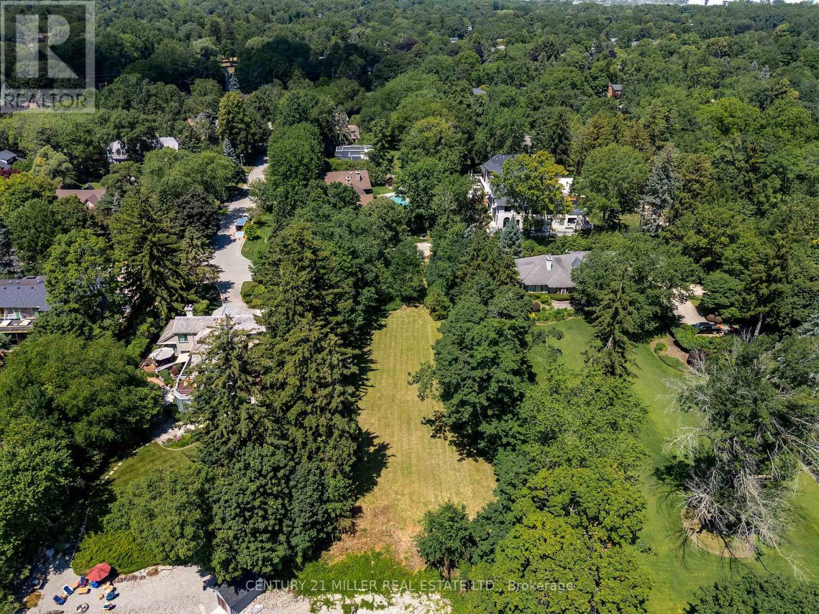 2288 Chancery Lane W Property Photo 12
