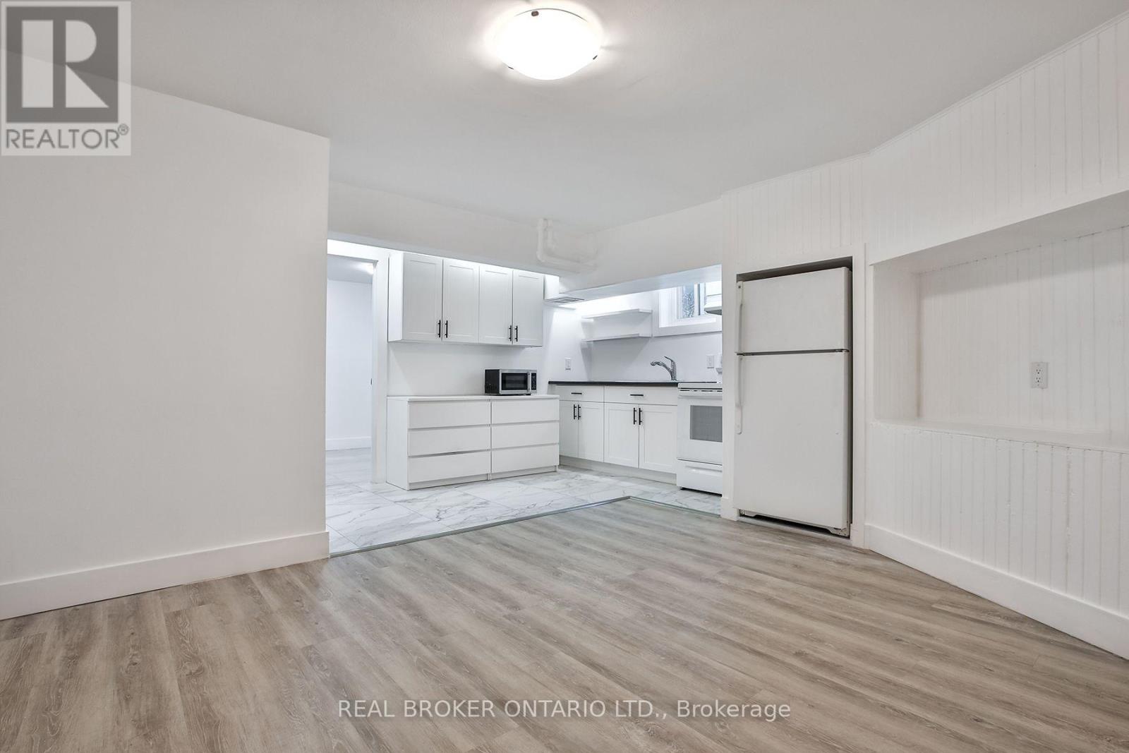 6 - 252 SIXTH STREET Property Photo 1