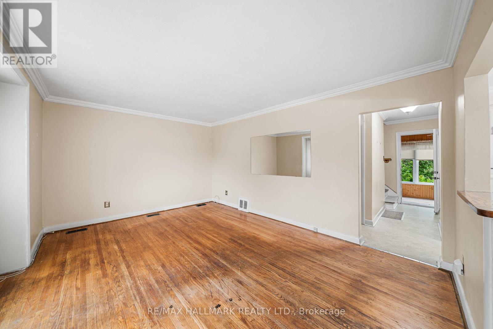 27 Sunray Crescent Property Photo 3