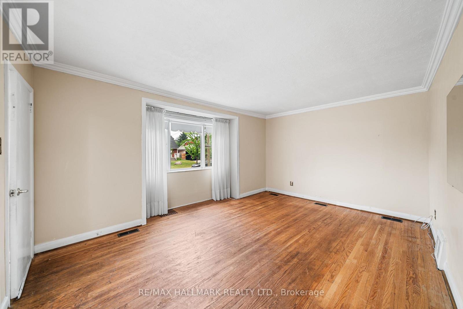 27 Sunray Crescent Property Photo 5