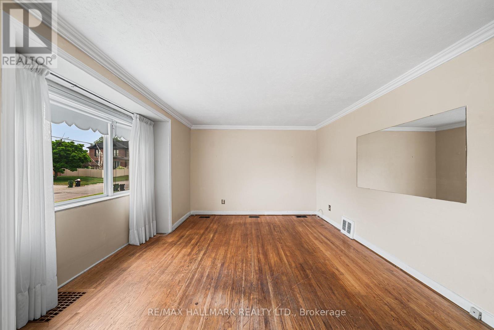 27 Sunray Crescent Property Photo 6