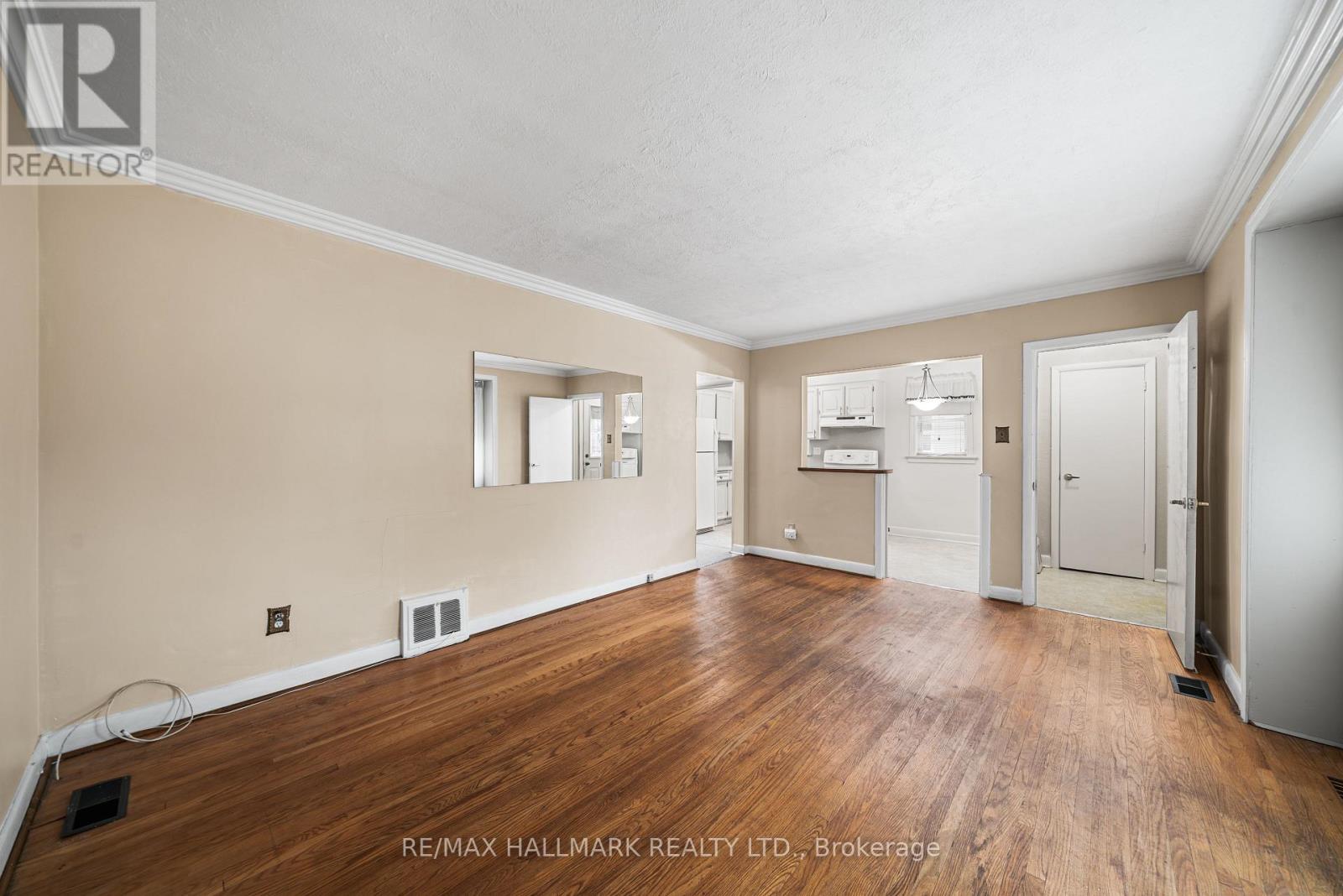 27 Sunray Crescent Property Photo 7