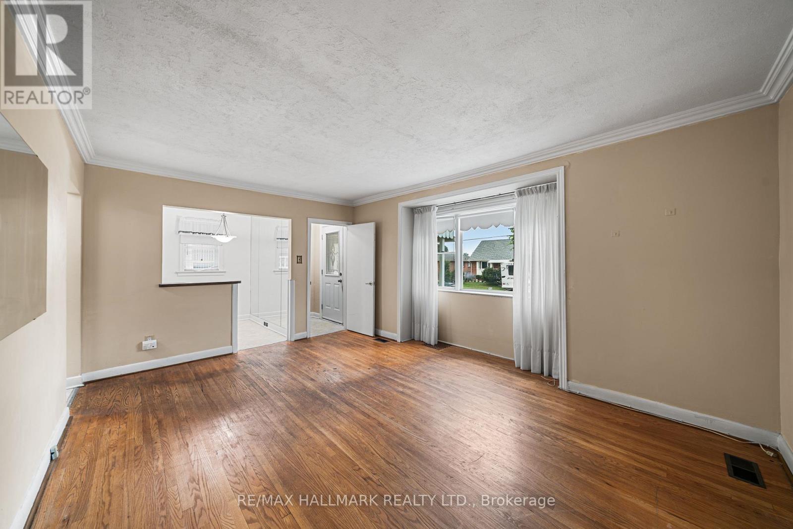 27 Sunray Crescent Property Photo 8