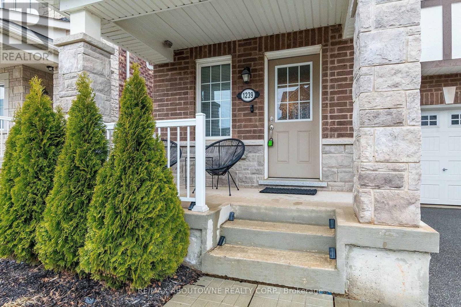 1239 Mulroney Heights Property Photo 3
