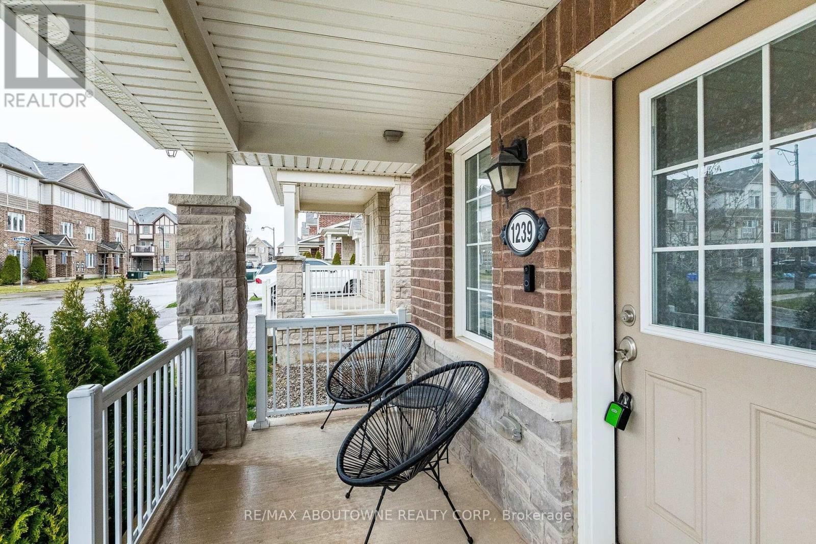 1239 Mulroney Heights Property Photo 4