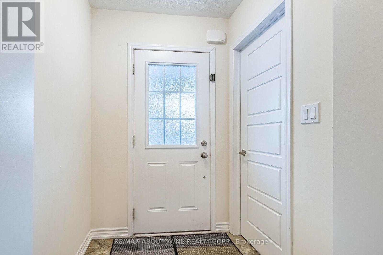 1239 Mulroney Heights Property Photo 6