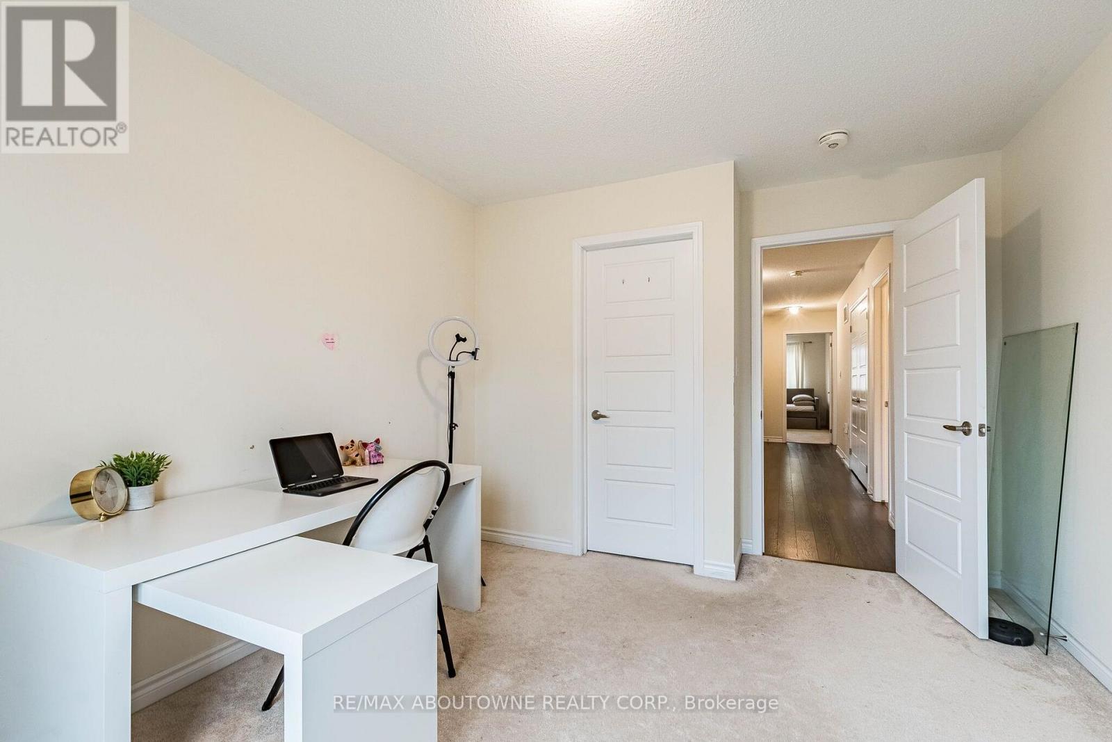 1239 Mulroney Heights Property Photo 44