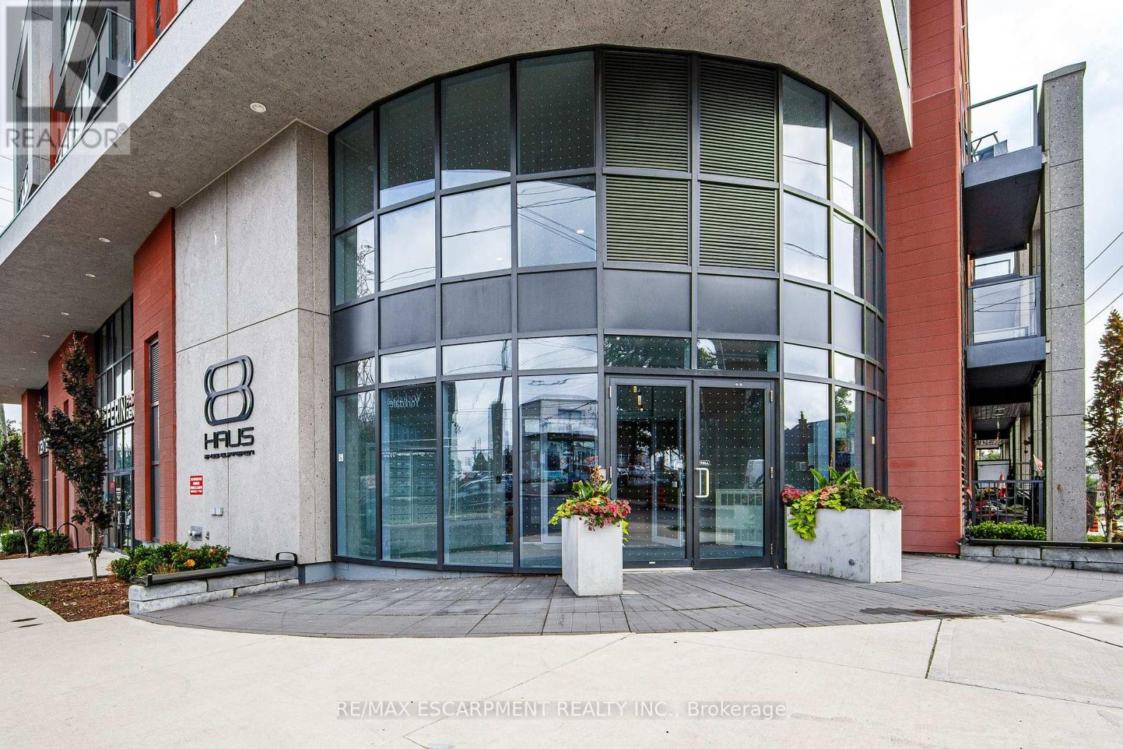 112 - 2433 Dufferin Street Property Photo 2