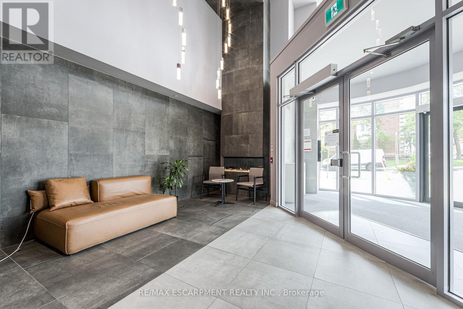 112 - 2433 Dufferin Street Property Photo 3