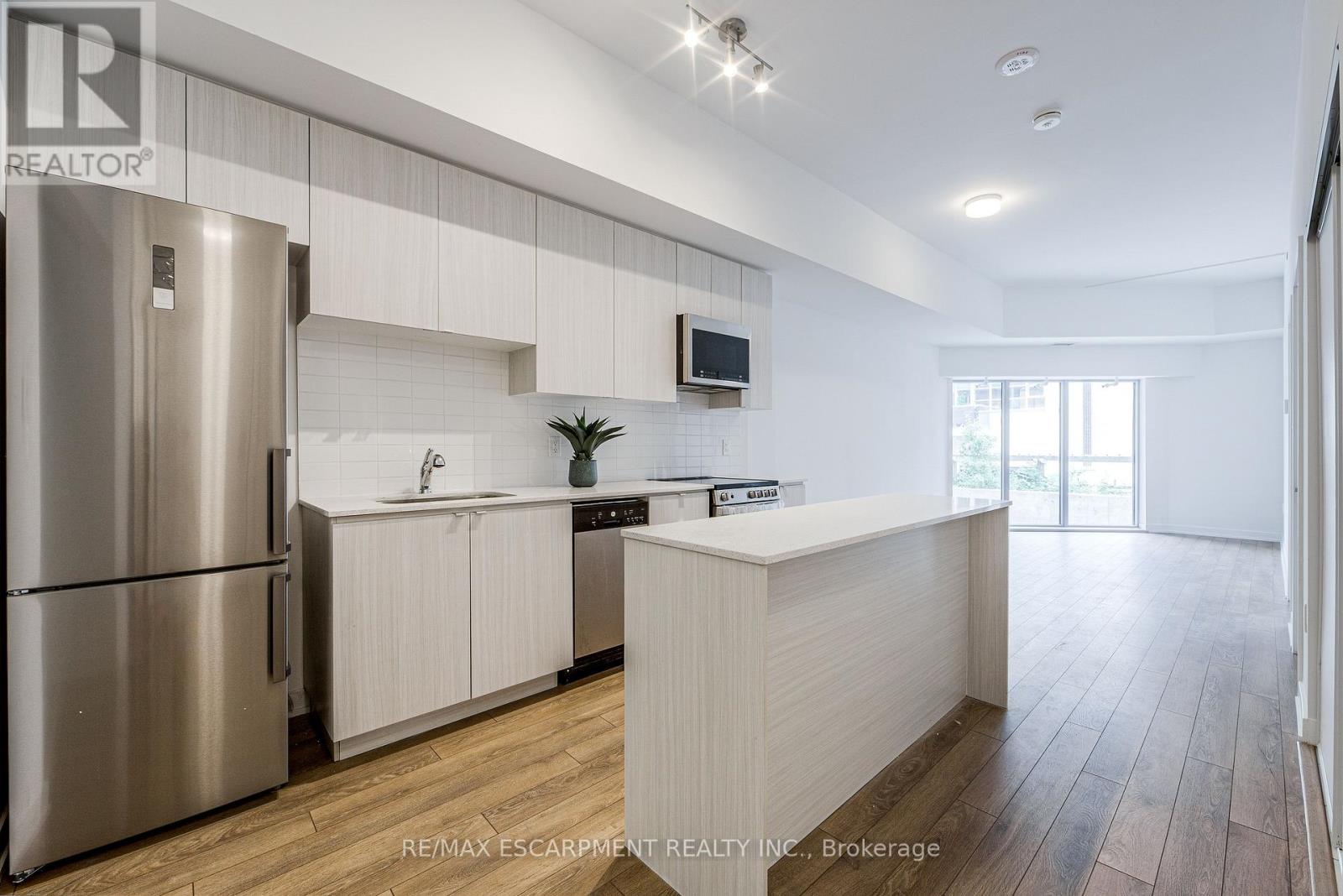112 - 2433 Dufferin Street Property Photo 6