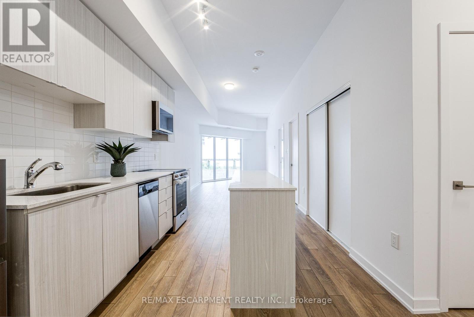 112 - 2433 Dufferin Street Property Photo 7