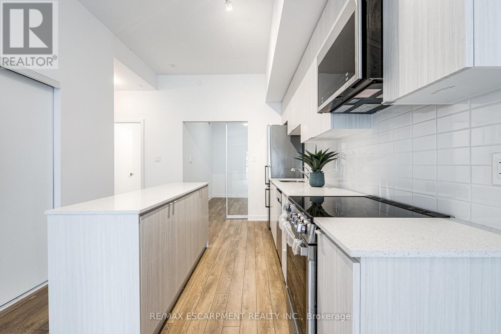 112 - 2433 Dufferin Street Property Photo 10