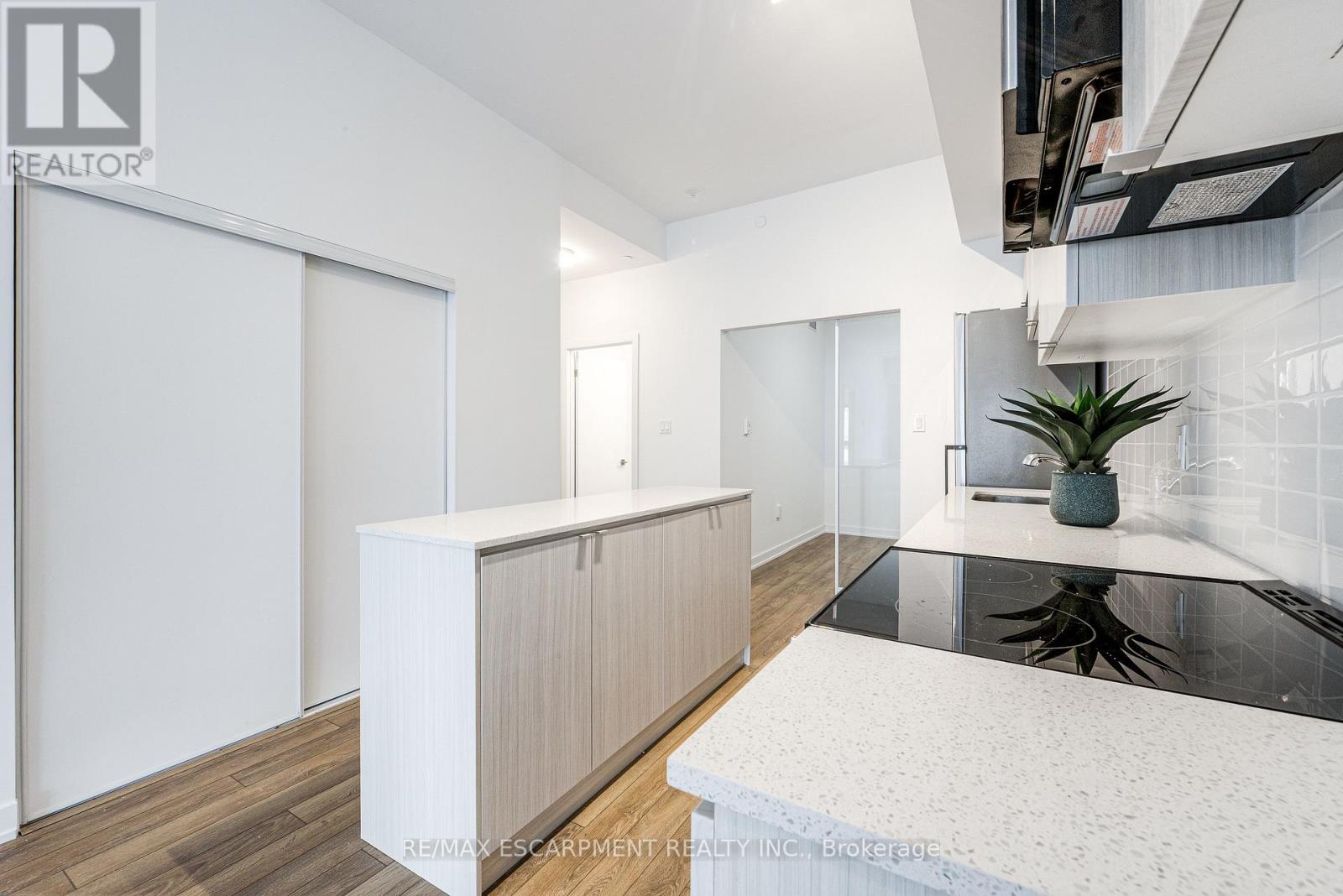 112 - 2433 Dufferin Street Property Photo 11