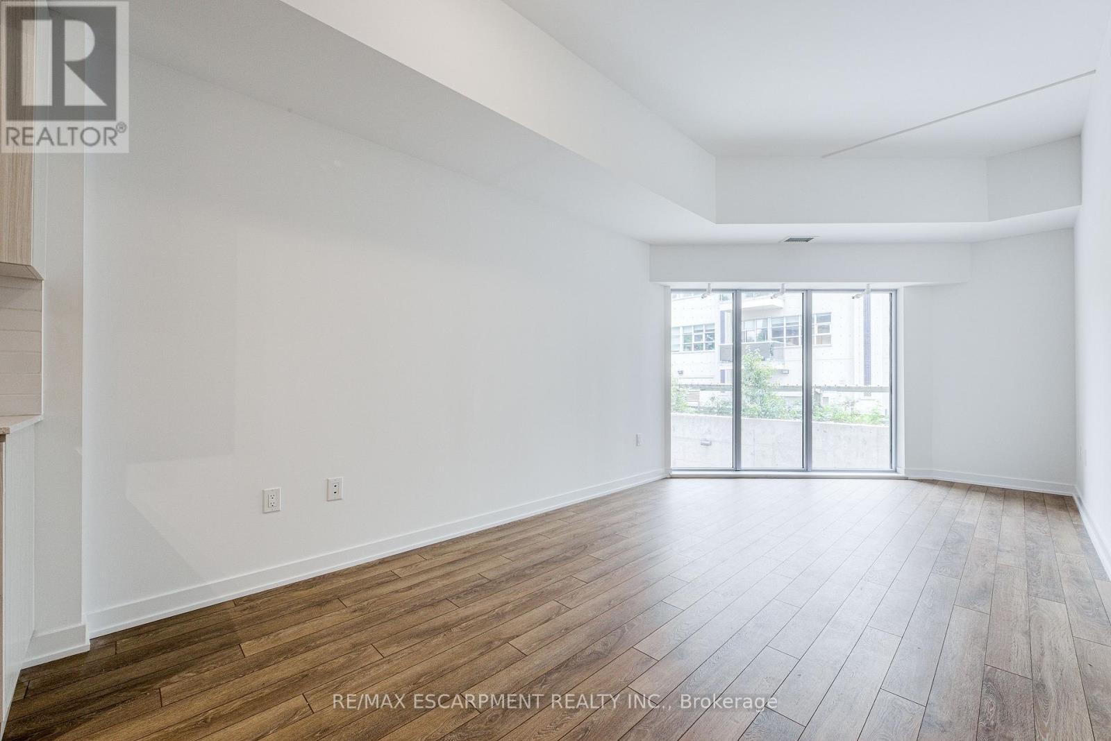 112 - 2433 Dufferin Street Property Photo 12
