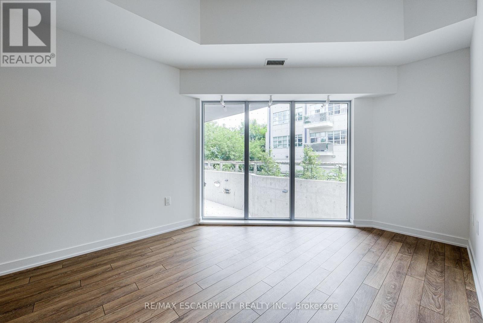 112 - 2433 Dufferin Street Property Photo 14