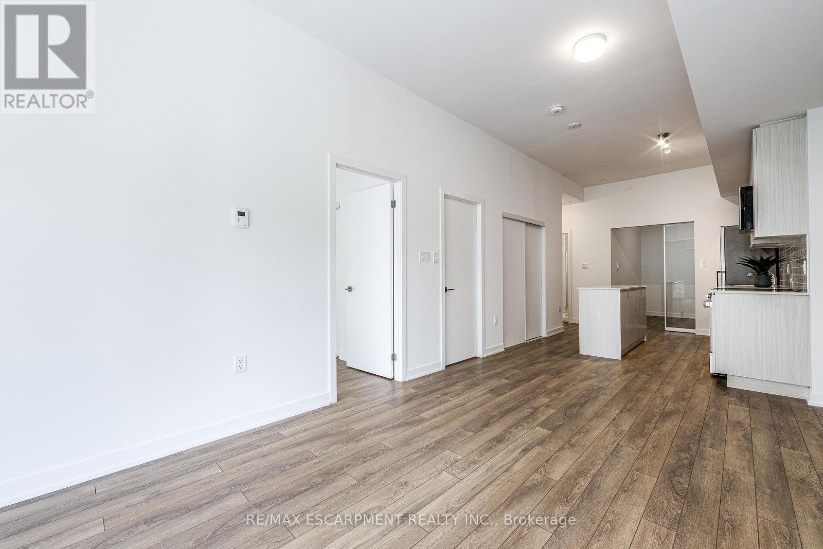 112 - 2433 Dufferin Street Property Photo 16