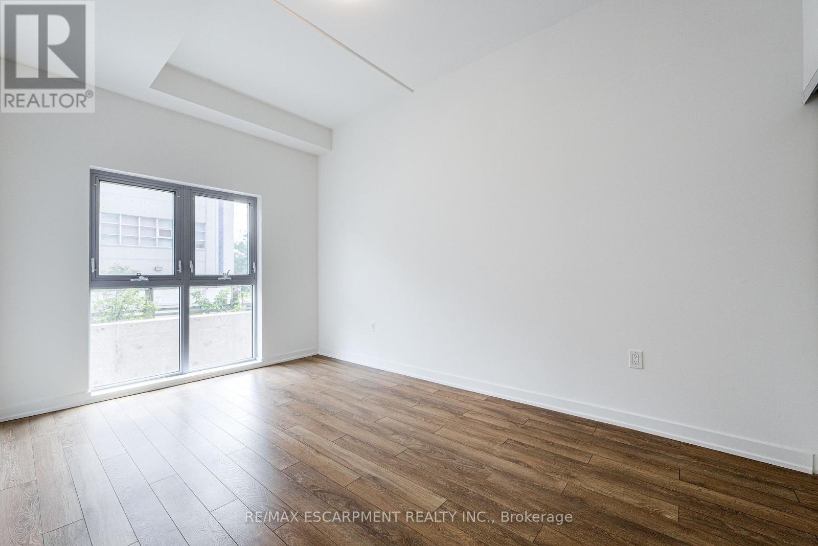 112 - 2433 Dufferin Street Property Photo 17