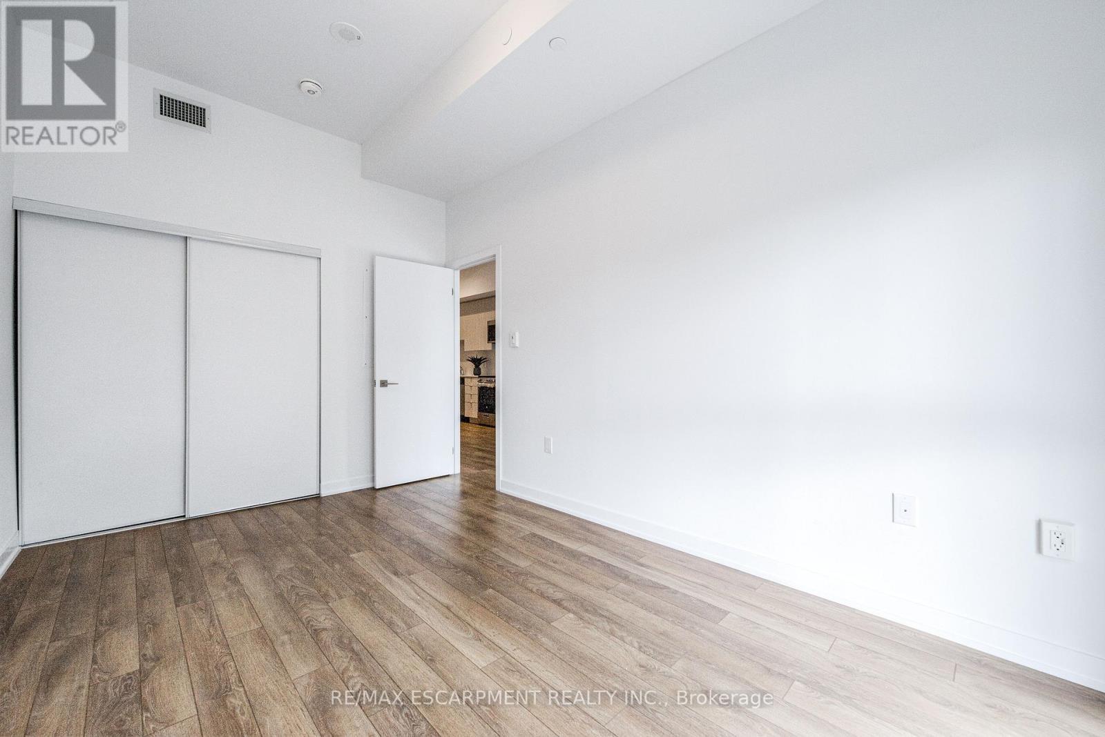 112 - 2433 Dufferin Street Property Photo 19