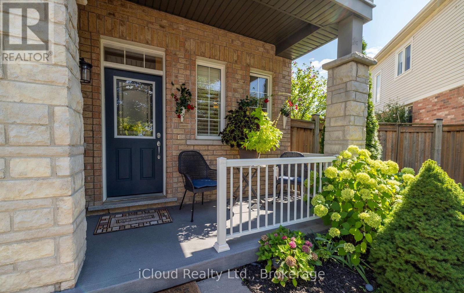 954 Penson Crescent Property Photo 3