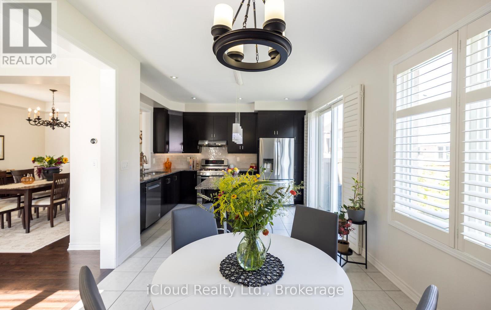 954 Penson Crescent Property Photo 11