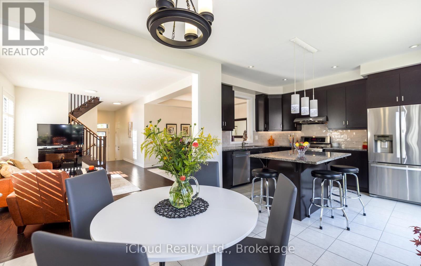 954 Penson Crescent Property Photo 12